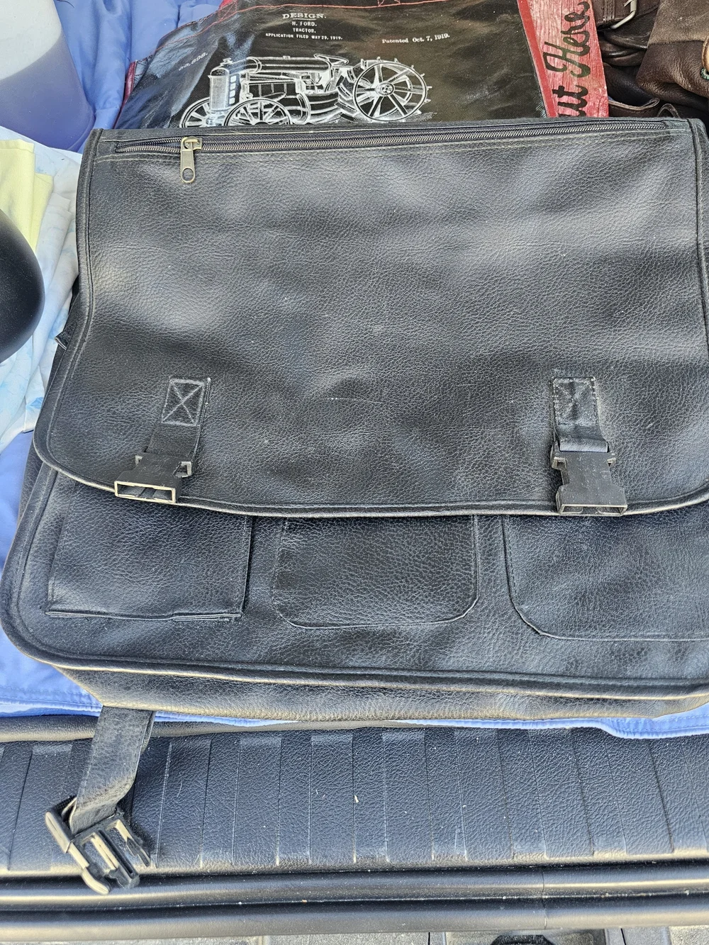 Classic Black Leather Briefcase/ Cache - Black